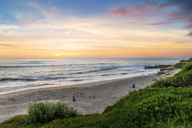 462 Westbourne Street, La Jolla CA: https://media.crmls.org/mediaz/9275bc07-fb66-416b-b00e-2a59189b90aa.jpg