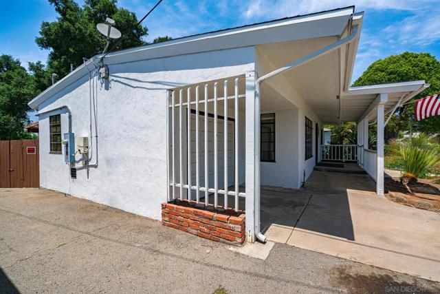 228 E 15th Ave, Escondido CA: https://media.crmls.org/mediaz/92763653-6fa9-46f7-8de3-ea5296c93f9a.jpg
