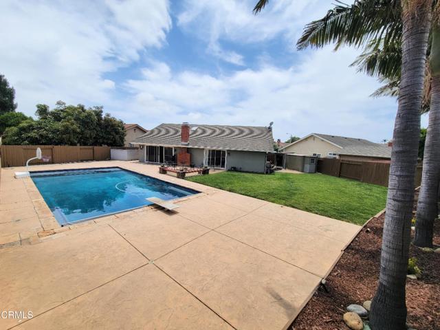 6673 Sora Street, Ventura CA: https://media.crmls.org/mediaz/9276b388-6f00-4b13-8474-149e8b6ff9f4.jpg