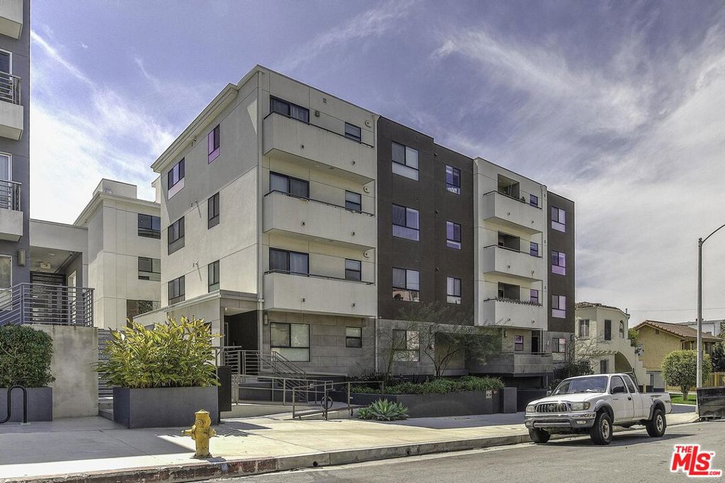 5030 Rosewood Avenue #505