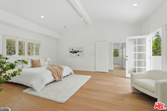 5220 Melvin Avenue, Tarzana CA: https://media.crmls.org/mediaz/9277bd29-986c-45c1-9bef-2f8e68576efc.jpg