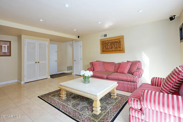 1568 Aspenwall Road, Westlake Village CA: https://media.crmls.org/mediaz/927842da-f0e6-499f-b8ec-f7e4fe935c9c.jpg