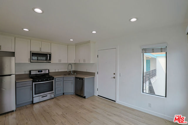 1277 W 23rd Street, Los Angeles CA: https://media.crmls.org/mediaz/92786224-f053-496a-a825-5506a1b096ec.jpg