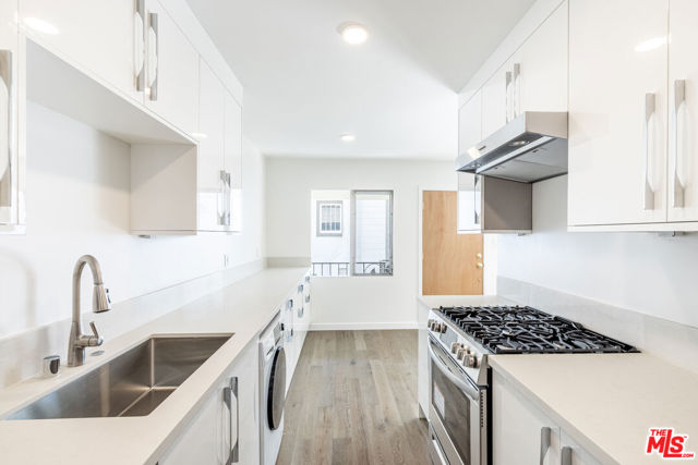 1026 6th Street, Santa Monica CA: https://media.crmls.org/mediaz/92786f0e-3239-4008-bde6-7c1de0504402.jpg