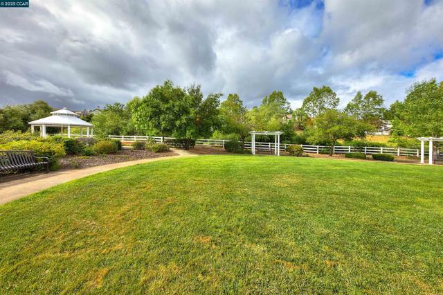 2927 Carlingford Ln, Vallejo CA: https://media.crmls.org/mediaz/9278be15-23c9-483c-b57d-845094b6bb57.jpg