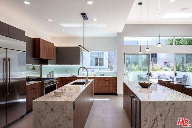 10572 Putney Road, Los Angeles CA: https://media.crmls.org/mediaz/9278c65f-28ea-4667-aeb3-408e1616cf30.jpg