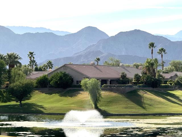 45187 Crystal Springs Drive, Indio CA: https://media.crmls.org/mediaz/927921fb-b963-4feb-87a7-9dc958f52021.jpg