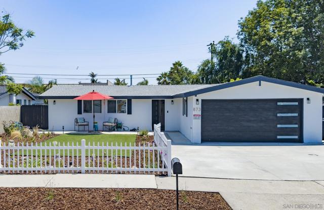 873 Towne Street, Costa Mesa CA: https://media.crmls.org/mediaz/9279a9ca-3664-48a3-8681-9e6b69e36ac4.jpg