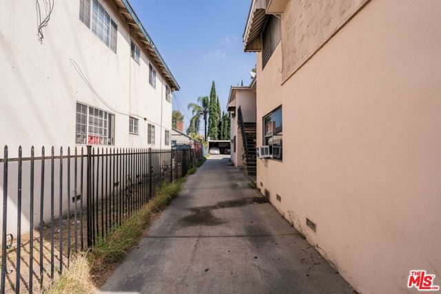 13125 Vanowen Street photo 27