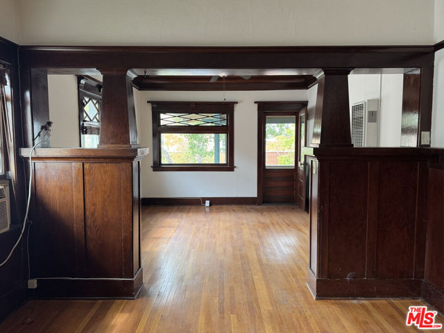 224 N Louise Street, Glendale CA: https://media.crmls.org/mediaz/927a3d92-9bd1-42ef-96f1-d4e78f8cd140.jpg
