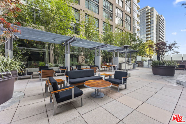 1100 S Hope Street, Los Angeles CA: https://media.crmls.org/mediaz/927a6bba-e586-47e4-902f-ebba8306f3dd.jpg