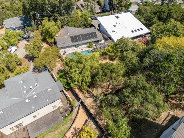 3729 Laurel Way, Redwood City CA: https://media.crmls.org/mediaz/927a8fe7-fc02-4e8c-b2d9-9b33975d5085.jpg