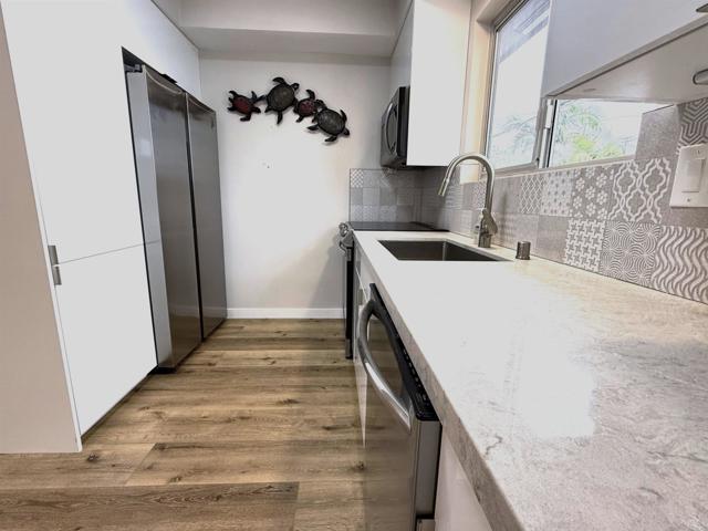 155 15Th Street, Del Mar CA: https://media.crmls.org/mediaz/927b34cc-259c-41ed-88e1-4e03a09b70cc.jpg