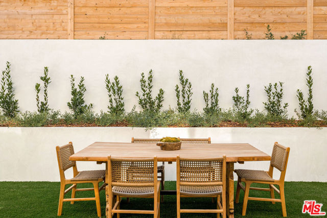 1615 N Coronado Street, Los Angeles CA: https://media.crmls.org/mediaz/927b895e-a0e0-434c-898e-00ad6713887b.jpg