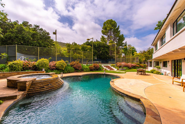 1211 Ridgecrest Place, Westlake Village CA: https://media.crmls.org/mediaz/927bb770-d2be-4f33-a45b-c9e060210e9a.jpg