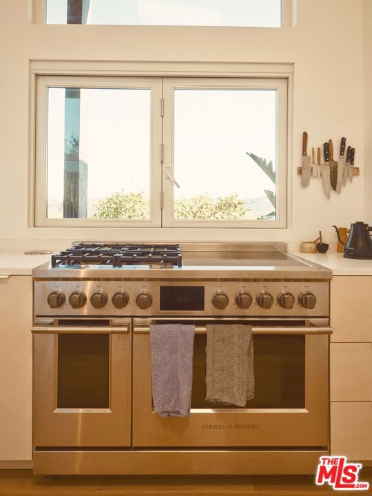 21960 Cereza Way, Topanga CA: https://media.crmls.org/mediaz/927bf0ee-674f-4003-95cd-95a2fc383634.jpg