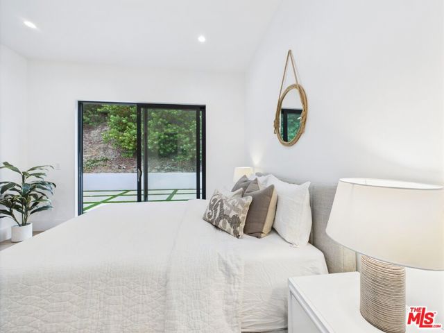 4637 Dunas Lane, Tarzana CA: https://media.crmls.org/mediaz/927c1309-53fb-4d93-b5ac-f64cca808603.jpg