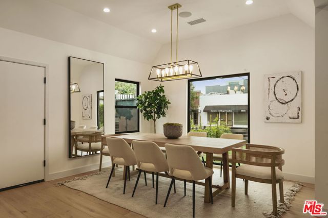 2370 Kelton Avenue, Los Angeles CA: https://media.crmls.org/mediaz/927c2688-190a-4ce3-add3-74bcc4a9f231.jpg