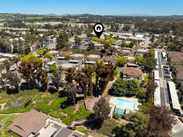 10155 Caminito Volar, San Diego CA: https://media.crmls.org/mediaz/927d4e13-bc87-4e19-a25a-2fae0ba5002d.jpg