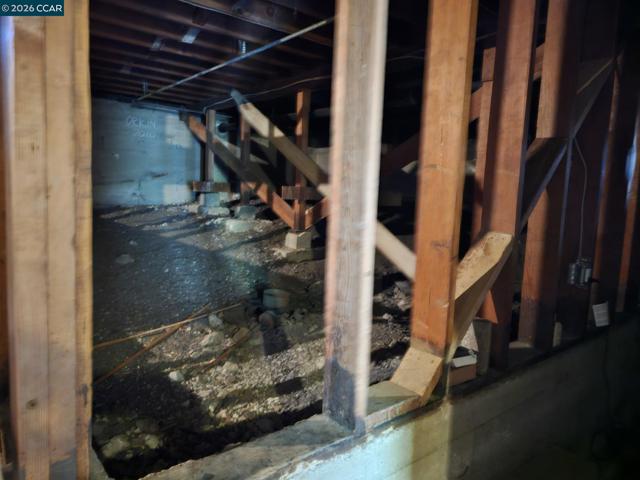 Image 30 of 38 For 627 Kern St  