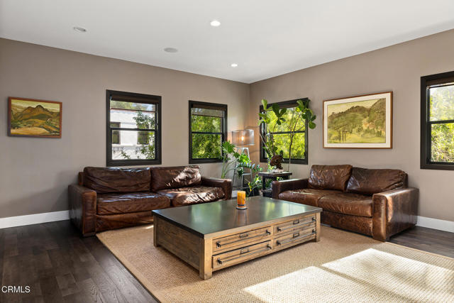 1052 New York Drive, Altadena CA: https://media.crmls.org/mediaz/927e0f55-6715-4243-b401-d609344ce714.jpg