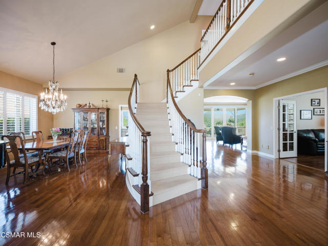 1624 Bushgrove Court, Lake Sherwood CA: https://media.crmls.org/mediaz/927e3714-445f-4e93-b3e3-865de0281444.jpg