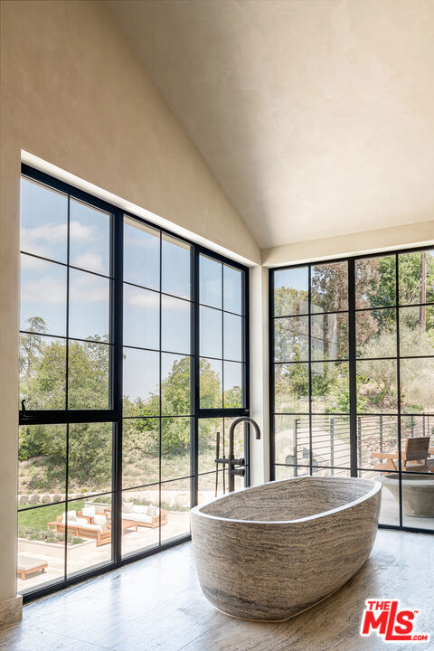 24172 Lupin Hill Road, Hidden Hills CA: https://media.crmls.org/mediaz/927ef0e8-3d2b-49d1-90df-7431896b57c8.jpg