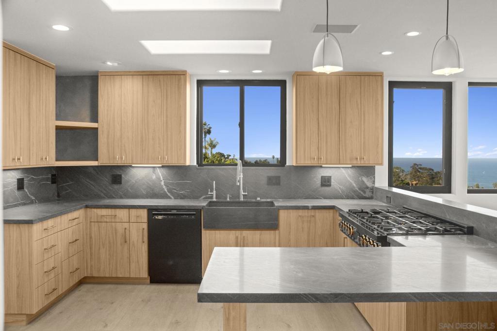 1846 Castellana Rd - photo 9
