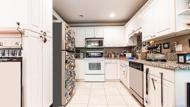 699 Ascot Dr, Vista CA: https://media.crmls.org/mediaz/927f3d9e-1a74-4a8a-aaf3-6ce208c3c28b.jpg