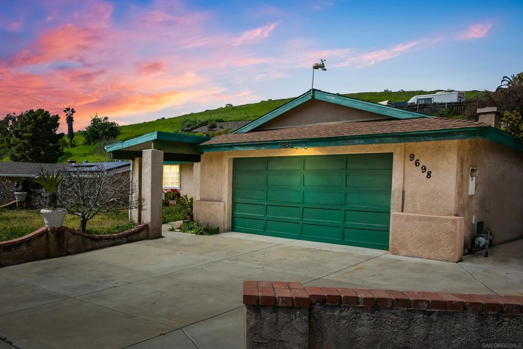 9698 Lutheran Way, Santee, CA 92071