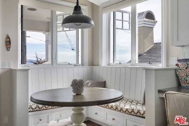 636 12th Street, Manhattan Beach CA: https://media.crmls.org/mediaz/92807428-e6fd-4a98-aa5c-057a4e6e9bed.jpg
