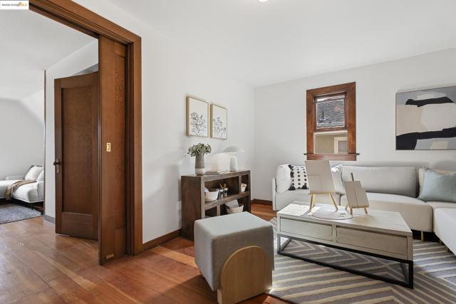 1048 Annerley Rd, Oakland CA: https://media.crmls.org/mediaz/928088d0-abf9-4a40-8747-e439b4010e02.jpg