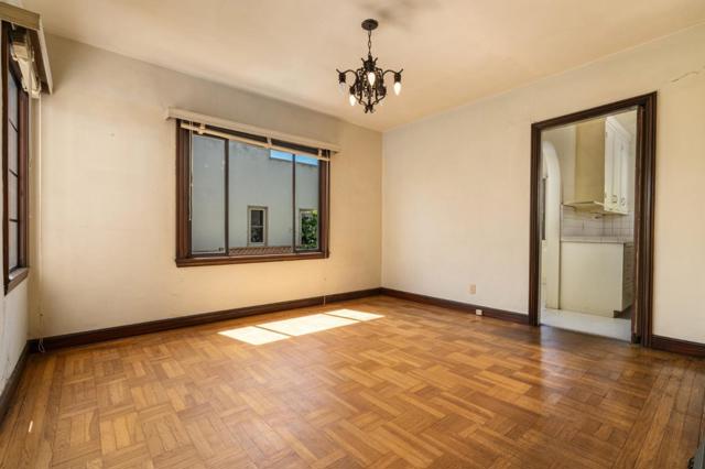 1317 Laguna Avenue, Burlingame CA: https://media.crmls.org/mediaz/9280a9b6-691d-4220-9961-eab73f374719.jpg