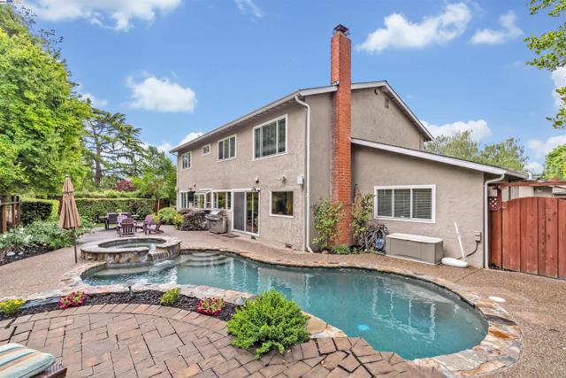 1632 Saint Norbert Dr, Danville CA: https://media.crmls.org/mediaz/9280e01a-dc06-4252-ada2-a3e0105150ef.jpg