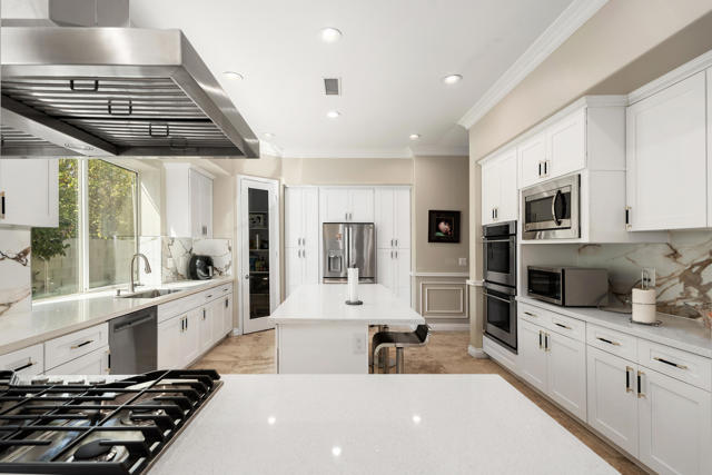 6 Voltaire Court, Rancho Mirage CA: https://media.crmls.org/mediaz/92813961-2c1e-49e3-bf74-cc4ef2864e91.jpg