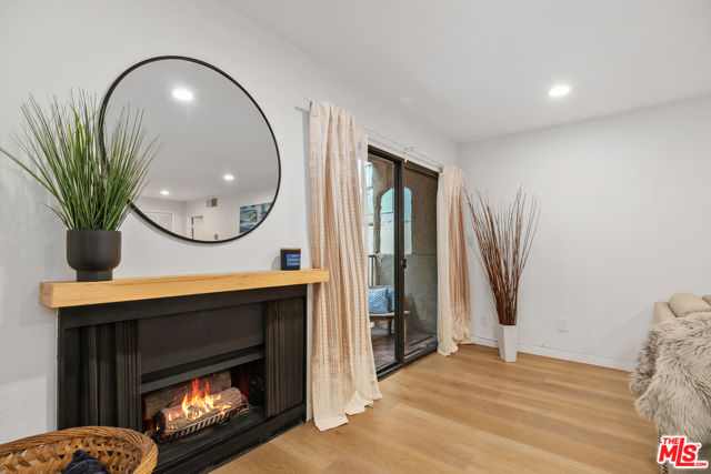 2929 Waverly Drive, Los Angeles CA: https://media.crmls.org/mediaz/92818b32-0355-4883-a995-9ef40944f318.jpg