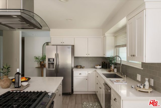 14141 Killion Street photo 11