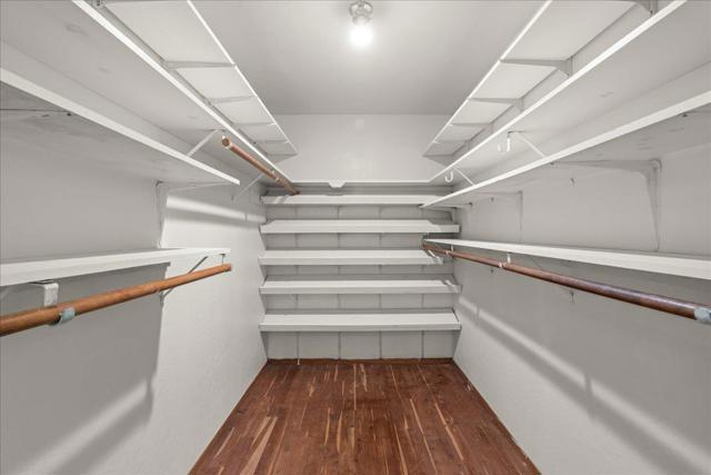 12272 Windsor Court, Los Altos Hills CA: https://media.crmls.org/mediaz/92823d86-25e5-4919-964a-3ef3231c4a09.jpg