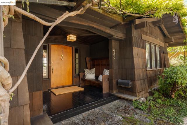 636 Vincente Ave, Berkeley CA: https://media.crmls.org/mediaz/928288f9-e720-4a05-9017-19dd8c013e3a.jpg