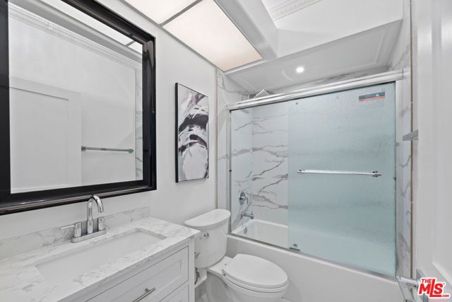 1136 S Shenandoah Street, Los Angeles CA: https://media.crmls.org/mediaz/92837a1a-8cf2-41dd-842a-84b074799926.jpg