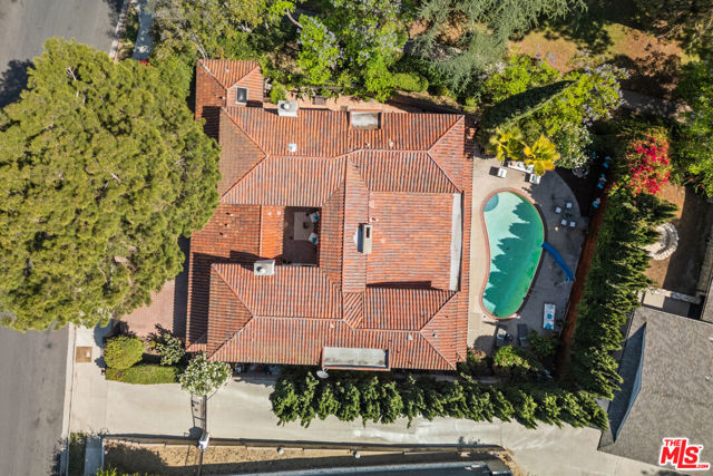 2103 N Hobart Boulevard, Los Angeles CA: https://media.crmls.org/mediaz/9283a54a-0b14-4e2c-8525-463aed153f4f.jpg
