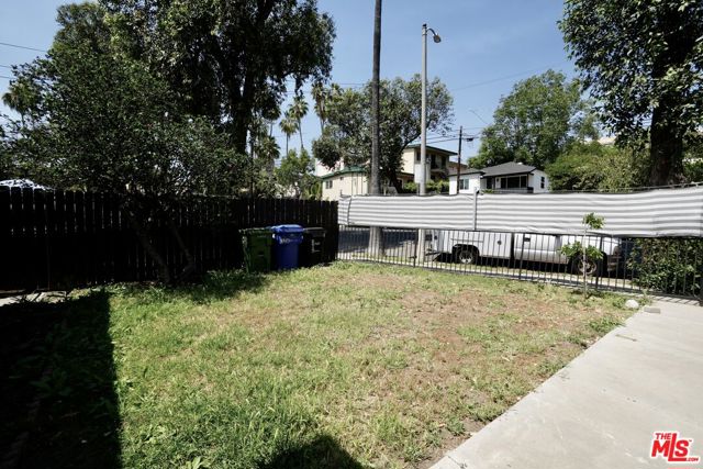 5216 Navarro Street, Los Angeles CA: https://media.crmls.org/mediaz/92843f7c-d9c6-49ca-baf0-c933672c23e6.jpg