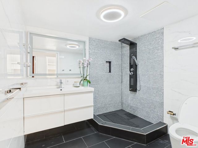 4942 Marmol Drive, Woodland Hills CA: https://media.crmls.org/mediaz/92844874-9be2-48ef-90c3-d0770a17000a.jpg