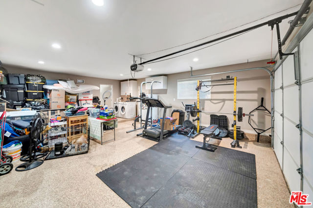 2425 Dusan Street, Simi Valley CA: https://media.crmls.org/mediaz/928454c5-dda8-4501-9ab8-1a22ab0e1dd9.jpg