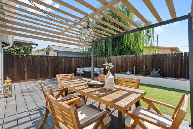 616 Douglas Avenue, Redwood City CA: https://media.crmls.org/mediaz/92849521-406f-42d7-9ae8-22b73ca7e1cd.jpg