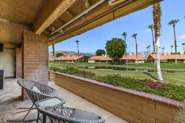 40 Joya Drive, Palm Desert CA: https://media.crmls.org/mediaz/9284c9ce-ee28-4618-8c49-14275453725f.jpg