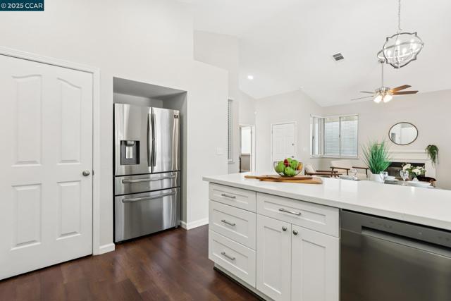 868 Clifton Way, Vacaville CA: https://media.crmls.org/mediaz/928500b6-f7ed-426c-976b-c4f34b675aa0.jpg