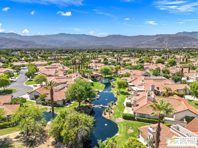 106 Avellino Circle, Palm Desert CA: https://media.crmls.org/mediaz/928517d8-f184-45b0-bea8-3f8ca9099af1.jpg
