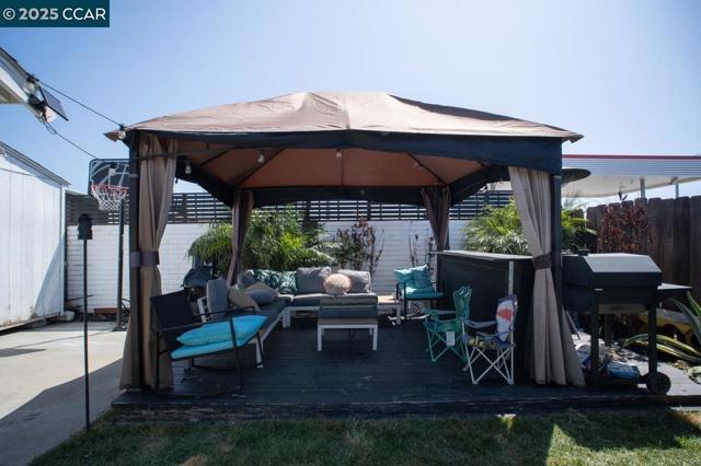 9 W Madill St, Antioch CA: https://media.crmls.org/mediaz/9285182a-039e-4684-9d23-69bccc6a835b.jpg