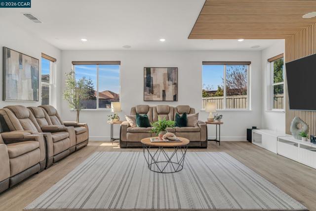 1553 S Perkins Place, Mountain House CA: https://media.crmls.org/mediaz/92852fff-27f4-4391-975b-5f166cf76f31.jpg